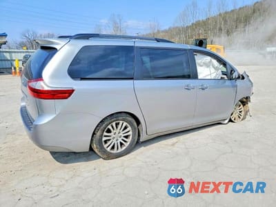 Trzecie zdjęcie samochodu z tyłu: 2017 TOYOTA SIENNA XLE 8-PASSENGER VIN:5TDYZ3DCXHS838558 - miniatura