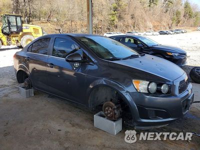 Czwarte zdjęcie samochodu z boku: 2013 CHEVROLET SONIC LT VIN:1G1JC5SH4D4220938 - miniatura