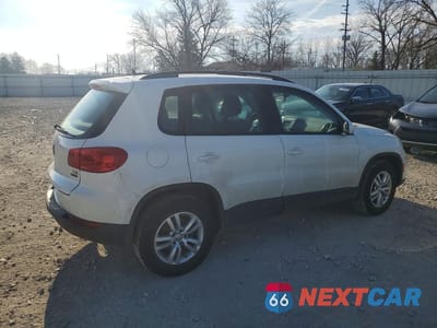 Trzecie zdjęcie samochodu z tyłu: 2016 VOLKSWAGEN TIGUAN S VIN:WVGBV7AX3GW524163 - miniatura