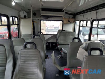 Zdjęcie 6 z 10 samochodu: 2025 FORD ECONOLINE E450 SUPER DUTY CUTAWAY VAN VIN:1FDFE4FNXSDD21749 - miniatura