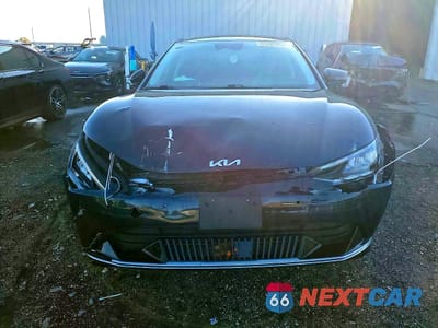 Piąte zdjęcie samochodu w środku: 2023 KIA EV6 WIND VIN:KNDC34LA5P5612031 - miniatura