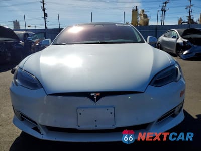 Piąte zdjęcie samochodu w środku: 2016 TESLA MODEL S VIN:5YJSA1E29GF169371 - miniatura