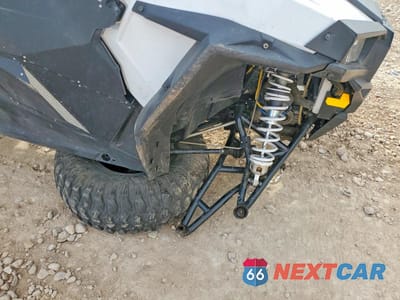 Zdjęcie 9 z 11 samochodu: 2015 POLARIS RZR XP 1000 EPS VIN:3NSVDE991FF435160 - miniatura