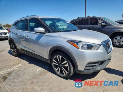 Czwarte zdjęcie samochodu z boku: 2019 NISSAN KICKS SV VIN:3N1CP5CU3KL538673 - miniatura