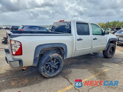 Trzecie zdjęcie samochodu z tyłu: 2010 CHEVROLET SILVERADO K1500 LT VIN:3GCRKSEA4AG129743 - miniatura