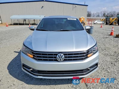 Piąte zdjęcie samochodu w środku: 2016 VOLKSWAGEN PASSAT SE VIN:1VWBT7A39GC029083 - miniatura