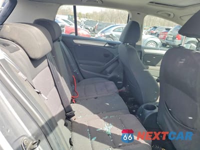 Zdjęcie 10 z 13 samochodu: 2010 VOLKSWAGEN GOLF VIN:WVWDB9AJ0AW216453 - miniatura