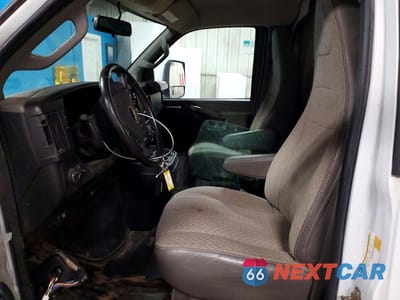Zdjęcie 7 z 11 samochodu: 2022 CHEVROLET EXPRESS G3500 DELIVERY TRUCK VIN:1GB0GRF72N1277744 - miniatura
