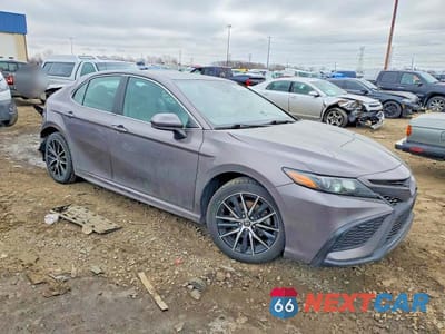 Czwarte zdjęcie samochodu z boku: 2021 TOYOTA CAMRY SE VIN:4T1G11AK1MU587529 - miniatura