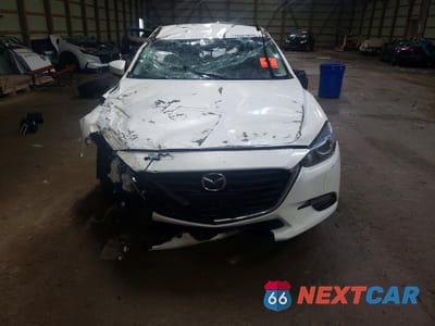 Piąte zdjęcie samochodu w środku: 2018 MAZDA 3 GS VIN:3MZBN1V75JM218601 - miniatura