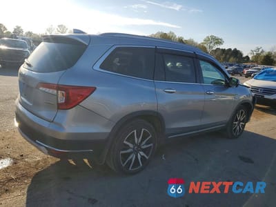 Trzecie zdjęcie samochodu z tyłu: 2020 HONDA PILOT TOURING VIN:5FNYF5H68LB019425 - miniatura