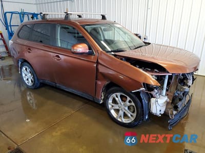 Czwarte zdjęcie samochodu z boku: 2014 MITSUBISHI OUTLANDER SE VIN:JA4AZ3A34EZ003713 - miniatura