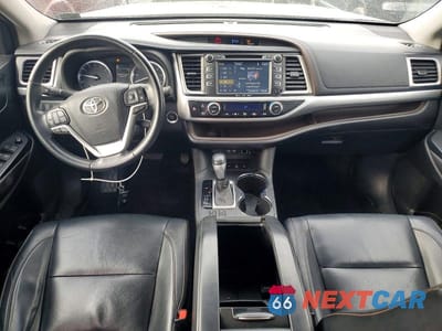 Zdjęcie 8 z 12 samochodu: 2018 TOYOTA HIGHLANDER XLE VIN:5TDJZRFH6JS857871 - miniatura