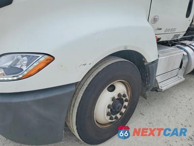 Zdjęcie 9 z 10 samochodu: 2019 INTERNATIONAL LT625 SEMI TRUCK VIN:3HCDZTZR2KL723142 - miniatura