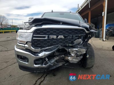 Piąte zdjęcie samochodu w środku: 2024 RAM 2500 BIG HORN VIN:3C6UR5DJ8RG394709 - miniatura