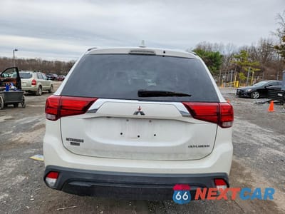 Zdjęcie 6 z 12 samochodu: 2019 MITSUBISHI OUTLANDER SE VIN:JA4AD3A38KZ025126 - miniatura