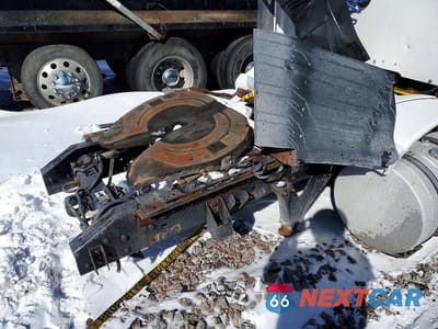 Zdjęcie 9 z 10 samochodu: 2015 KENWORTH T680 SEMI TRUCK VIN:1XKYA48X0FJ403332 - miniatura