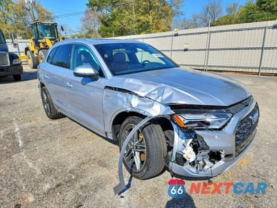 Czwarte zdjęcie samochodu z boku: 2024 AUDI Q5 E PREMIUM PLUS 55 VIN:WA1E2AFYXR2102162 - miniatura