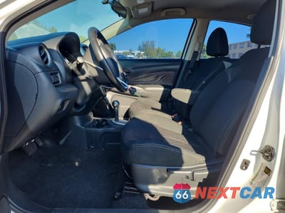 Zdjęcie 7 z 12 samochodu: 2017 NISSAN VERSA 1.6 S VIN:3N1CN7AP5HL852753 - miniatura