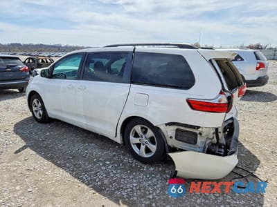Drugie zdjęcie samochodu z przodu: 2015 TOYOTA SIENNA LE 8-PASSENGER VIN:5TDKK3DCXFS642272 - miniatura