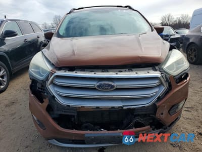 Piąte zdjęcie samochodu w środku: 2017 FORD ESCAPE SE VIN:1FMCU9GD2HUA07580 - miniatura