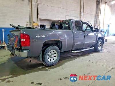 Trzecie zdjęcie samochodu z tyłu: 2010 CHEVROLET SILVERADO K1500 LS VIN:1GCSKREA9AZ128873 - miniatura
