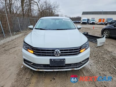 Piąte zdjęcie samochodu w środku: 2018 VOLKSWAGEN PASSAT S VIN:1VWAA7A36JC029101 - miniatura