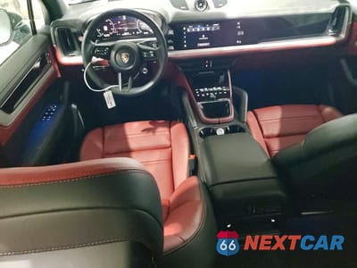 Zdjęcie 8 z 12 samochodu: 2024 PORSCHE CAYENNE VIN:WP1AA2AY3RDA13895 - miniatura