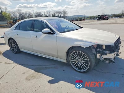 Czwarte zdjęcie samochodu z boku: 2022 MERCEDES-BENZ S 500 4MATIC VIN:W1K6G6DBXNA142674 - miniatura