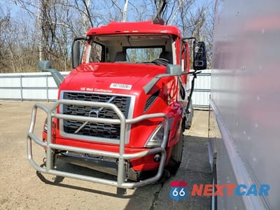 Drugie zdjęcie samochodu z przodu: 2020 VOLVO VNR SEMI TRUCK VIN:4V4WC9EG8LN239335 - miniatura