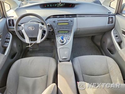 Zdjęcie 8 z 13 samochodu: 2010 TOYOTA PRIUS III VIN:JTDKN3DU8A0041096 - miniatura