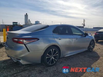 Trzecie zdjęcie samochodu z tyłu: 2018 TOYOTA CAMRY SE VIN:4T1B11HK8JU516033 - miniatura