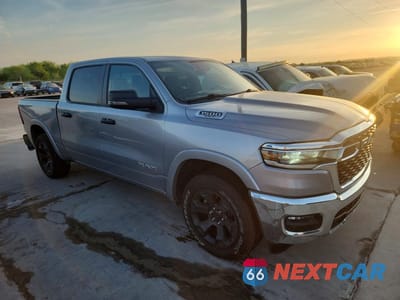 Czwarte zdjęcie samochodu z boku: 2025 RAM 1500 BIG HORN VIN:1C6SRFFP3SN581240 - miniatura