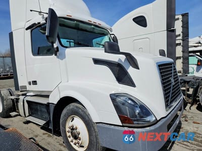 Zdjęcie 9 z 10 samochodu: 2017 VOLVO VNL SEMI TRUCK VIN:4V4N39TGXHN988160 - miniatura