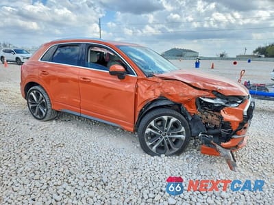 Czwarte zdjęcie samochodu z boku: 2020 AUDI Q3 PREMIUM PLUS S-LINE VIN:WA1EECF39L1010531 - miniatura