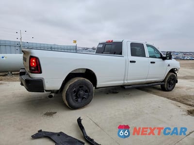 Trzecie zdjęcie samochodu z tyłu: 2025 RAM 3500 TRADESMAN VIN:3C63R3GL7SG540391 - miniatura