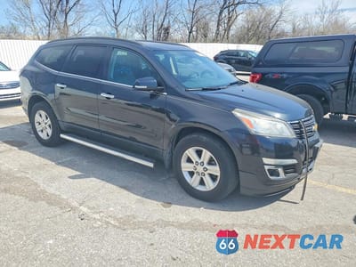 Czwarte zdjęcie samochodu z boku: 2013 CHEVROLET TRAVERSE LT VIN:1GNKRGKD9DJ105229 - miniatura