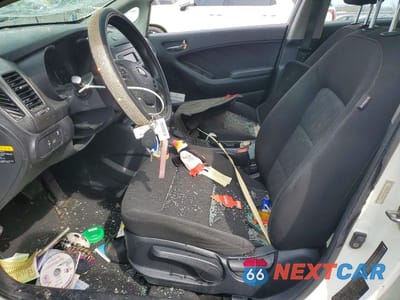 Zdjęcie 7 z 12 samochodu: 2016 KIA FORTE LX VIN:KNAFK4A64G5505452 - miniatura