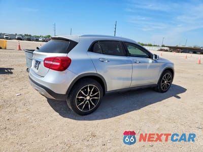 Trzecie zdjęcie samochodu z tyłu: 2016 MERCEDES-BENZ GLA 250 VIN:WDCTG4EB3GJ262183 - miniatura