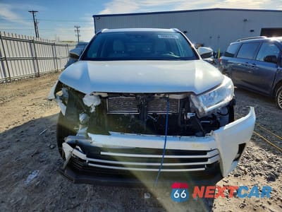 Piąte zdjęcie samochodu w środku: 2018 TOYOTA HIGHLANDER HYBRID XLE VIN:5TDJGRFH6JS039160 - miniatura