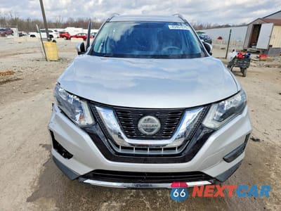 Piąte zdjęcie samochodu w środku: 2018 NISSAN ROGUE S VIN:5N1AT2MVXJC850744 - miniatura