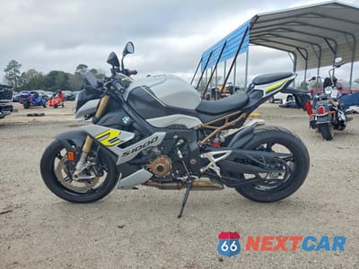 Trzecie zdjęcie samochodu z tyłu: 2022 BMW S 1000 R VIN:WB10E530XN6E36692 - miniatura