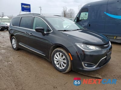 Czwarte zdjęcie samochodu z boku: 2017 CHRYSLER PACIFICA TOURING L VIN:2C4RC1BG4HR821439 - miniatura