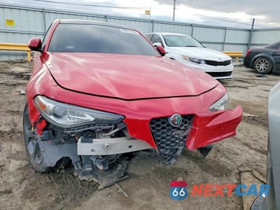 Piąte zdjęcie samochodu w środku: 2017 ALFA ROMEO GIULIA VIN:ZARFAEBN2H7542433 - miniatura