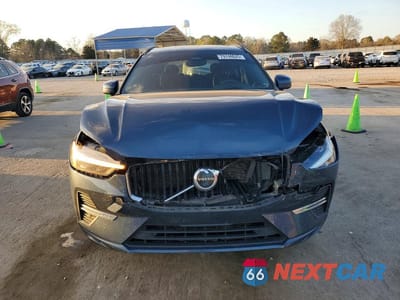 Piąte zdjęcie samochodu w środku: 2022 VOLVO XC60 B5 MOMENTUM VIN:YV4L12RK5N1035772 - miniatura