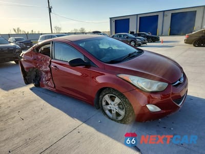 Czwarte zdjęcie samochodu z boku: 2013 HYUNDAI ELANTRA GLS VIN:KMHDH4AE7DU592292 - miniatura