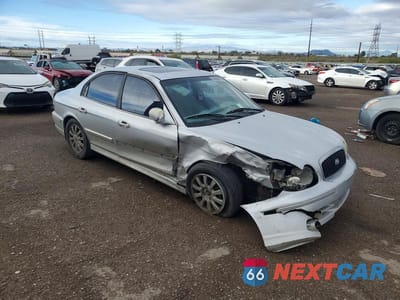 Czwarte zdjęcie samochodu z boku: 2004 HYUNDAI SONATA GLS VIN:KMHWF35H24A916232 - miniatura