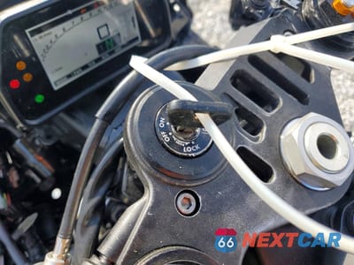 Zdjęcie 8 z 9 samochodu: 2024 YAMAHA YZFR1 VIN:JYARN66E7RA003804 - miniatura