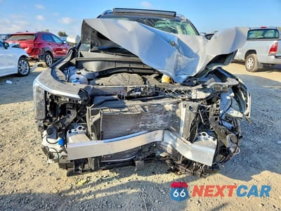 Piąte zdjęcie samochodu w środku: 2025 KIA SORENTO VIN:5XYRL4JC9SG384999 - miniatura