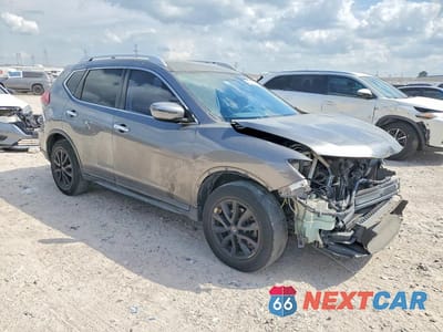 Czwarte zdjęcie samochodu z boku: 2018 NISSAN ROGUE SV VIN:KNMAT2MT0JP517951 - miniatura